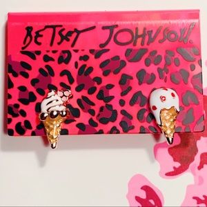 🍦🆕 Betsey Johnson Style - Ice Cream Cones Earrings